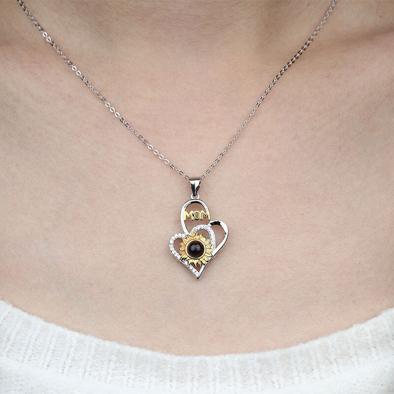 Collana personalizzata con proiezione di girasole a cuore